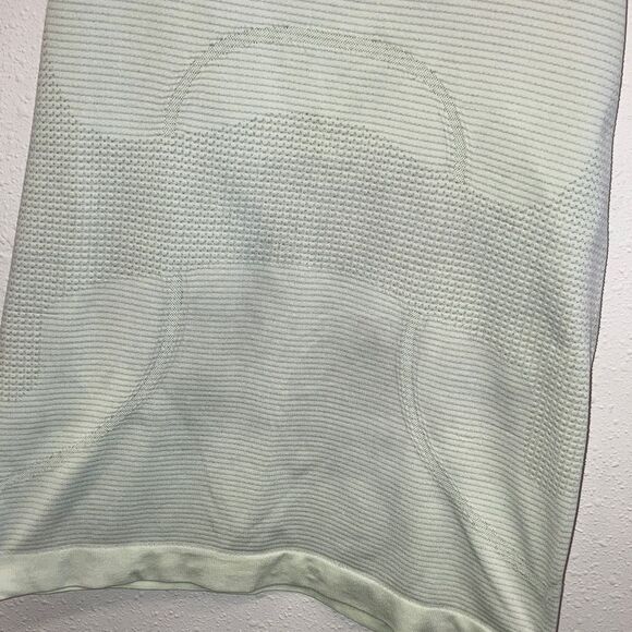 ❌Lululemon Light neon yellow Swiftly tech Racerback Tank Top size 4 - Picture 2 of 6